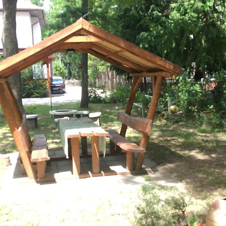 Honved Apartmanhaz Balatonlelle Exteriör bild