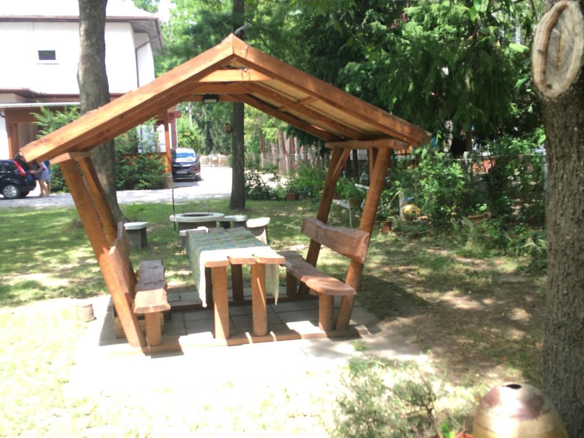 Honved Apartmanhaz Balatonlelle Exteriör bild