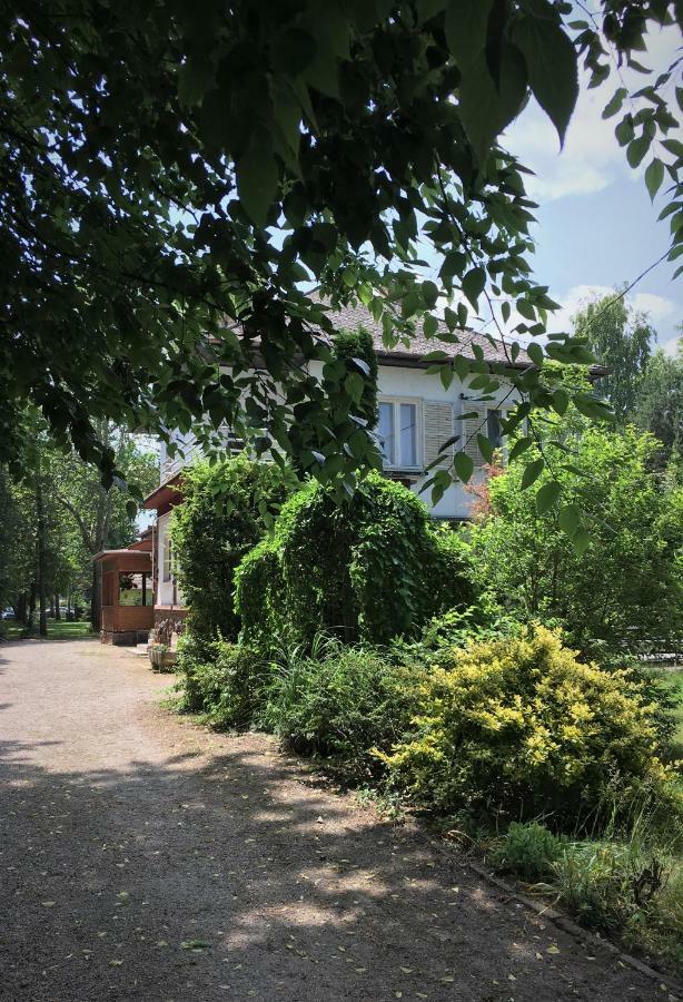 Honved Apartmanhaz Balatonlelle Exteriör bild